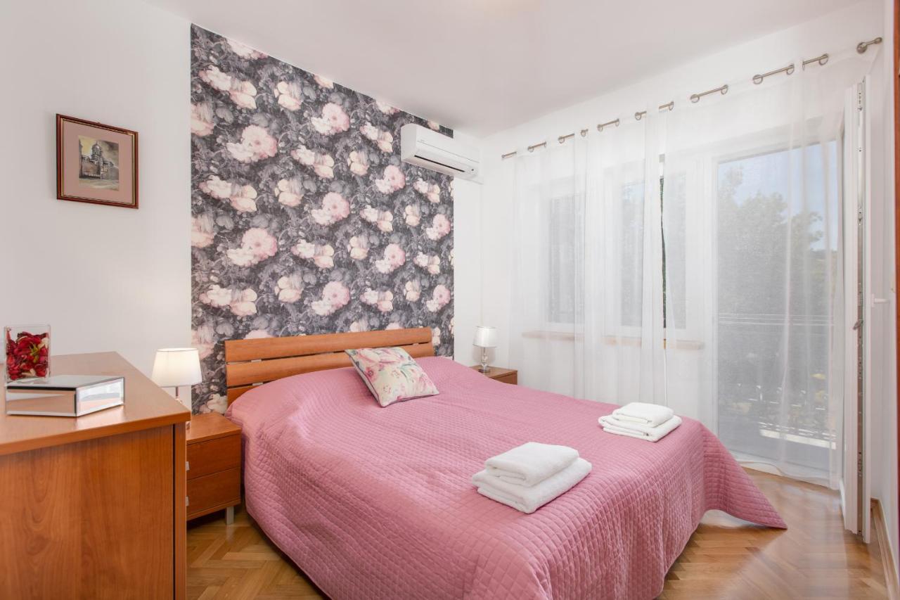 And Charming Apartment In Vantacici มาลินสกา ภายนอก รูปภาพ